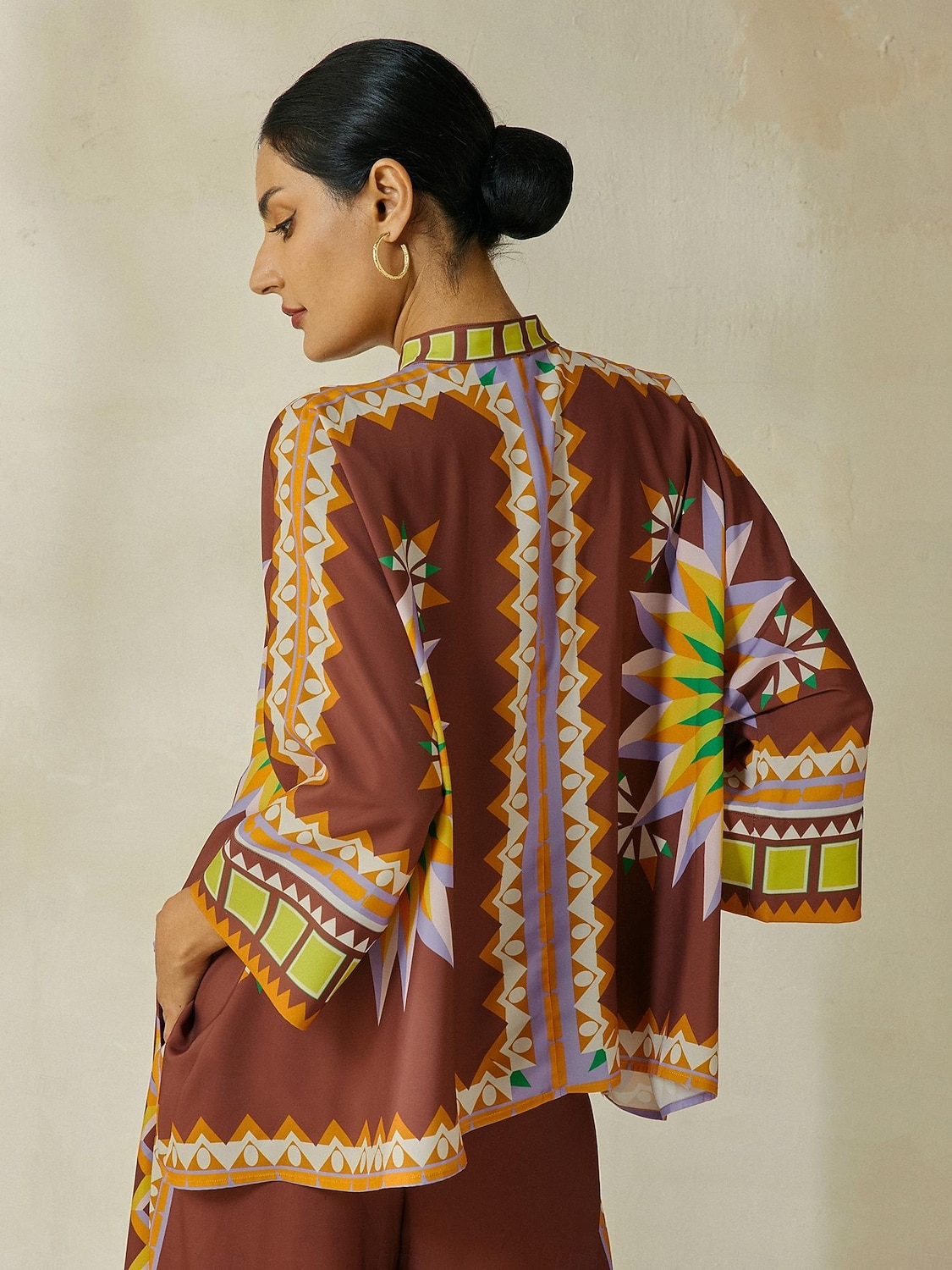 camicetta girocollo con maniche a giro in raso geometrico boho magyar del 2025 a $61.99 –P3