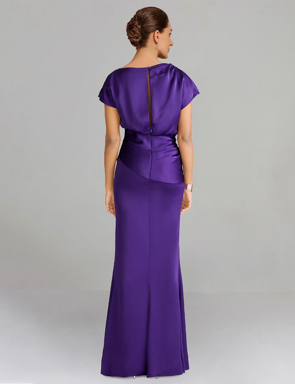 Robe fourreau robe mère de la mariée robe formelle élégante épaule dénudée longueur sol satin manches courtes avec froncés couleur unie taille personnalisée gratuite de 2025 ? $174.99 –P2
