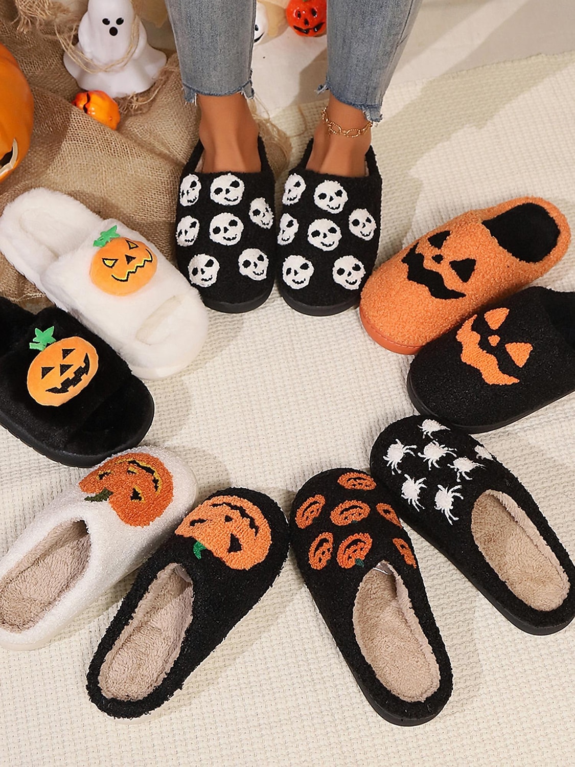 Chaussons en polaire confortables sur le thème d'Halloween pour femmes avec des motifs de citrouille et de crâne - chaussures d'intérieur amusantes pour les fêtes d'automne et d'Halloween de 2025 ? $16.99 –P1