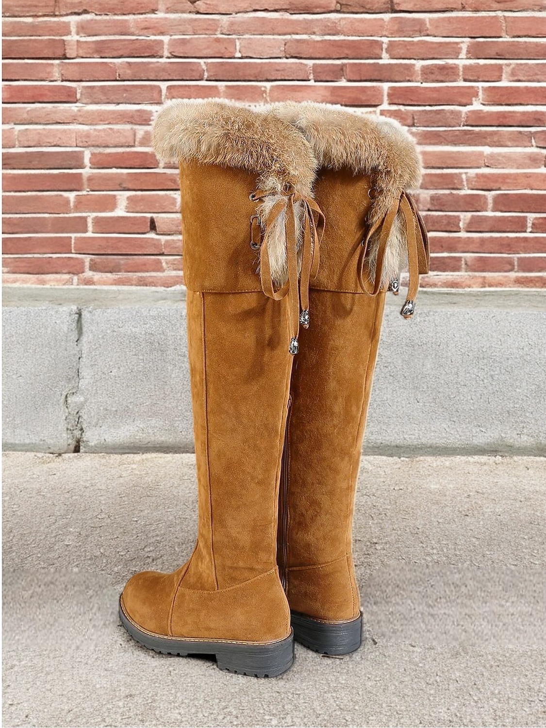 stivali da donna sopra il ginocchio in finta pelle scamosciata marrone con rifiniture in pelliccia sintetica: calzature invernali comode ed eleganti per un calore extra del 2026 a $69.99 –P4