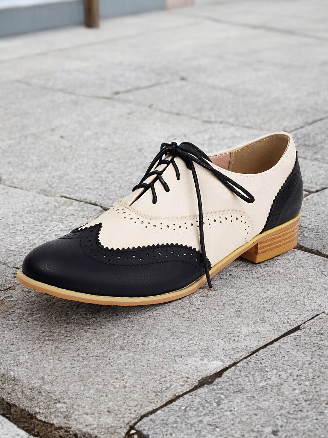 scarpe oxford bicolore da donna - brogue vintage stringate nere e bianche con tacco basso per abbigliamento casual e formale retrò del 2025 a $54.99 –P3