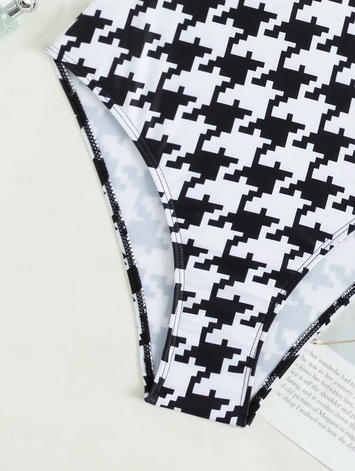Dam Badkläder En bit Monokini Baddräkt Öppen rygg Magkontroll Hög midja Smal Semester Standkläder Grafisk Halterneck Ärmlös Baddräkter 2025 - $27.99 –P4
