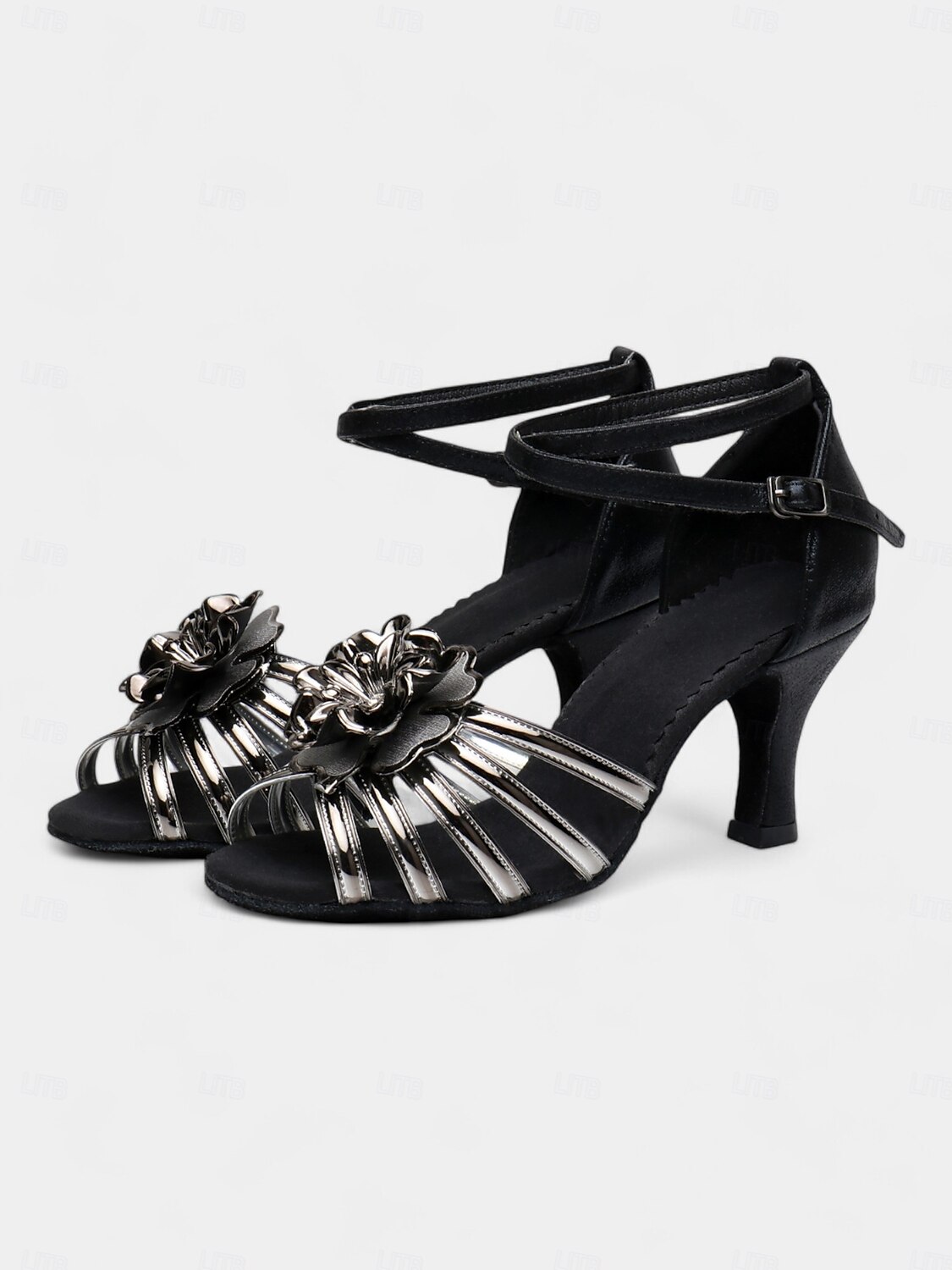 chaussures de danse à lanières argentées pour femmes avec détails floraux et semelle en daim – talons confortables pour les événements de salon et de fête latins de 2025 ? $34.99 –P5