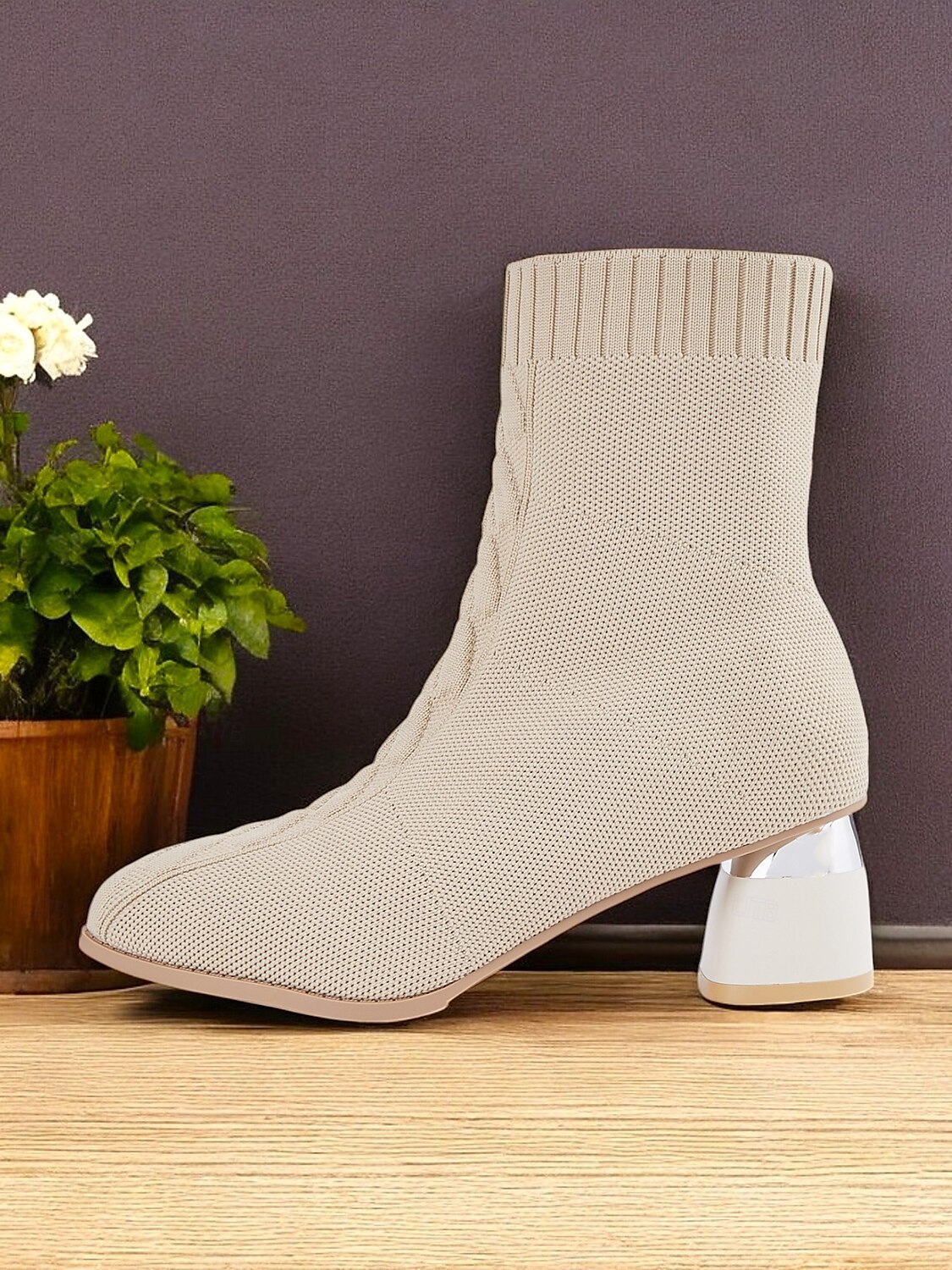 Botines tipo calcetín de mujer en color beige con tacón de bloque metalizado: tejido de punto elástico y diseño moderno para looks casuales y elegantes 2025 - €32.99 –P4