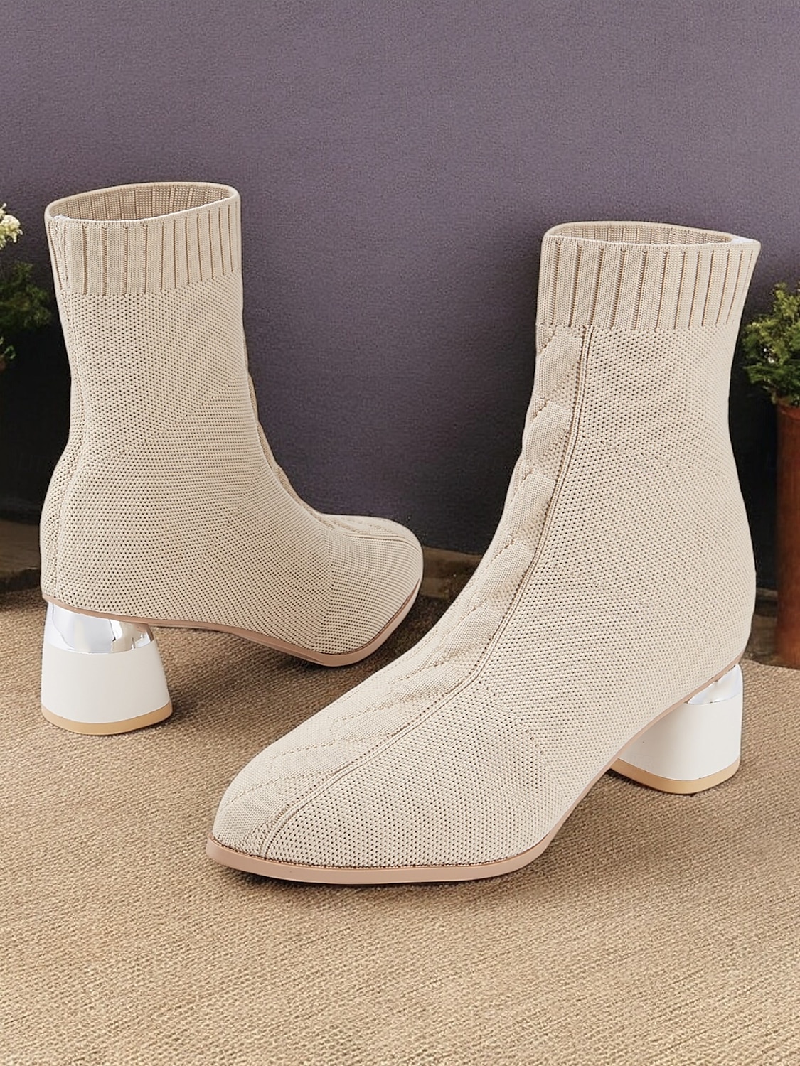 Botines tipo calcetín de mujer en color beige con tacón de bloque metalizado: tejido de punto elástico y diseño moderno para looks casuales y elegantes 2025 - €32.99 –P3