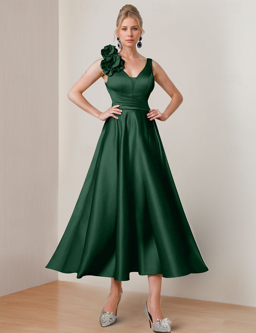 Abiti da cocktail A-Line Abito elegante Cerimonia Lunghezza tè Maniche lunghe Collo a gioiello Satin con fiore sulla spalla Abiti del 2025 a $167.99 –P4