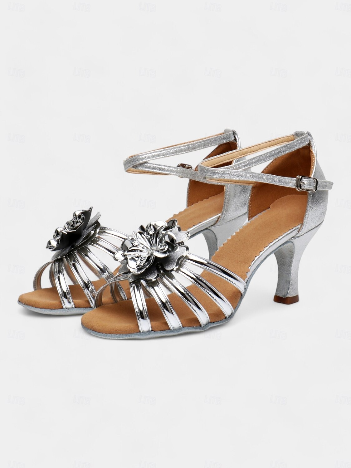chaussures de danse à lanières argentées pour femmes avec détails floraux et semelle en daim – talons confortables pour les événements de salon et de fête latins de 2025 ? $34.99 –P3