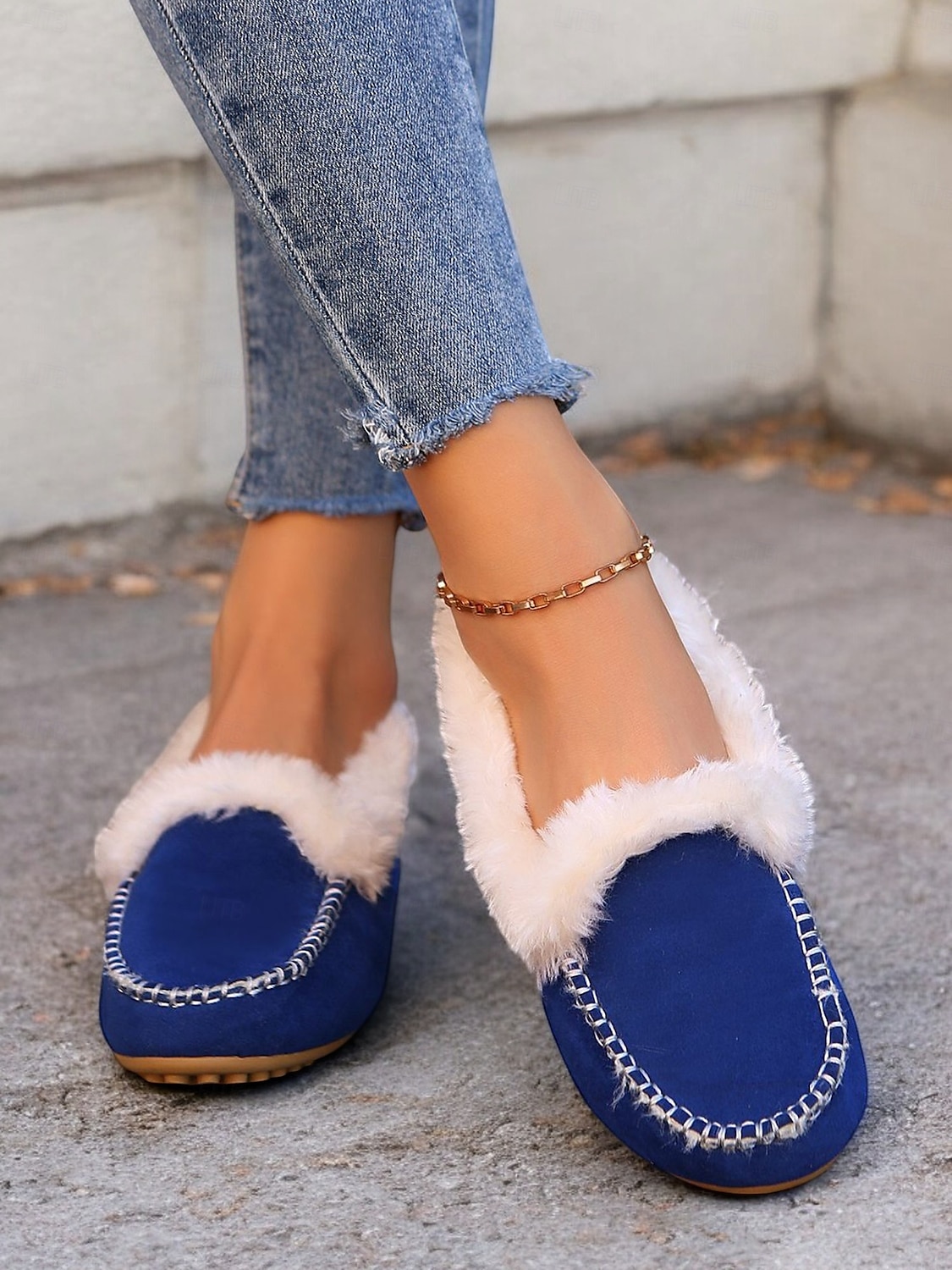2025年 女性用フェイクスエードモカシンスリッパ - フェイクファーの裏地付き、ステッチのディテールが施された暖かい屋内外用ハウスシューズ  コレクション – $29.99 –P3