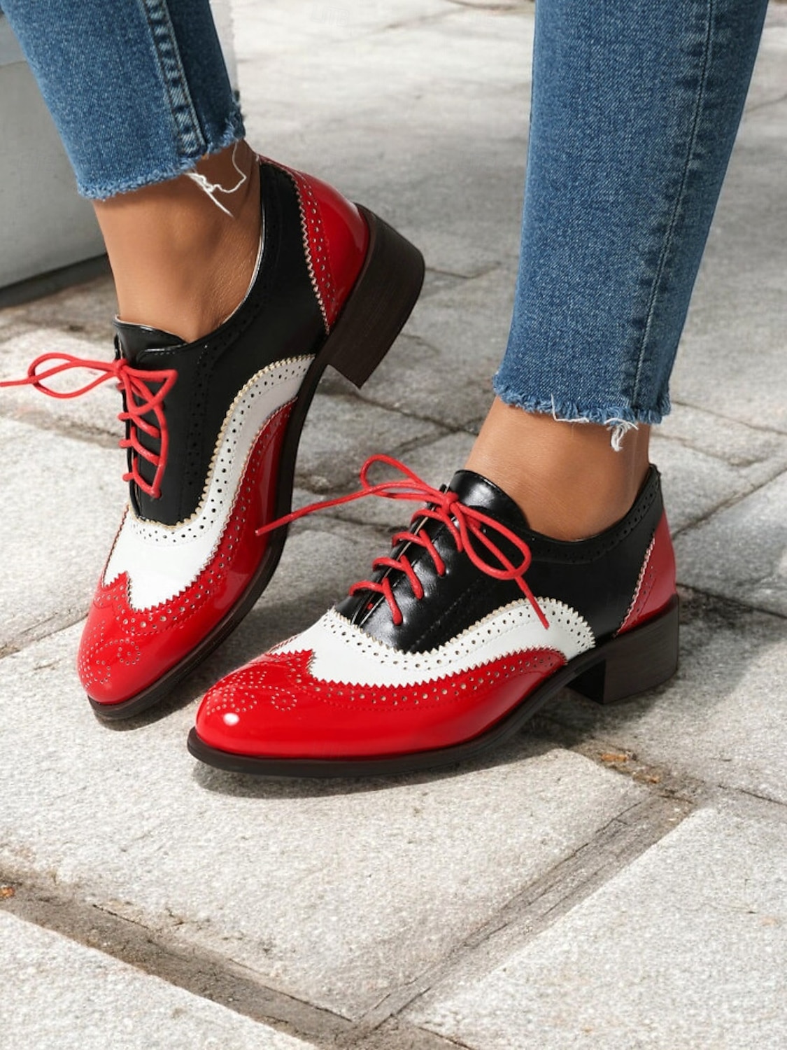 női piros és fekete lakkbőr oxford cipők brogue részletekkel – vintage stílusú fűzős formális cipő üzleti és hétköznapi viselethez 2025 - $54.99 –P4