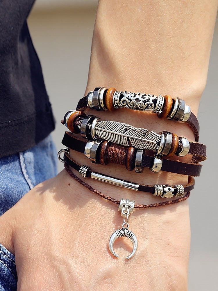 mäns boho flerlagers läderarmband med fjäder och halvmåneberlock – vintageinspirerat justerbart omlottarmband för avslappnad stil 2025 - $11.99 –P1