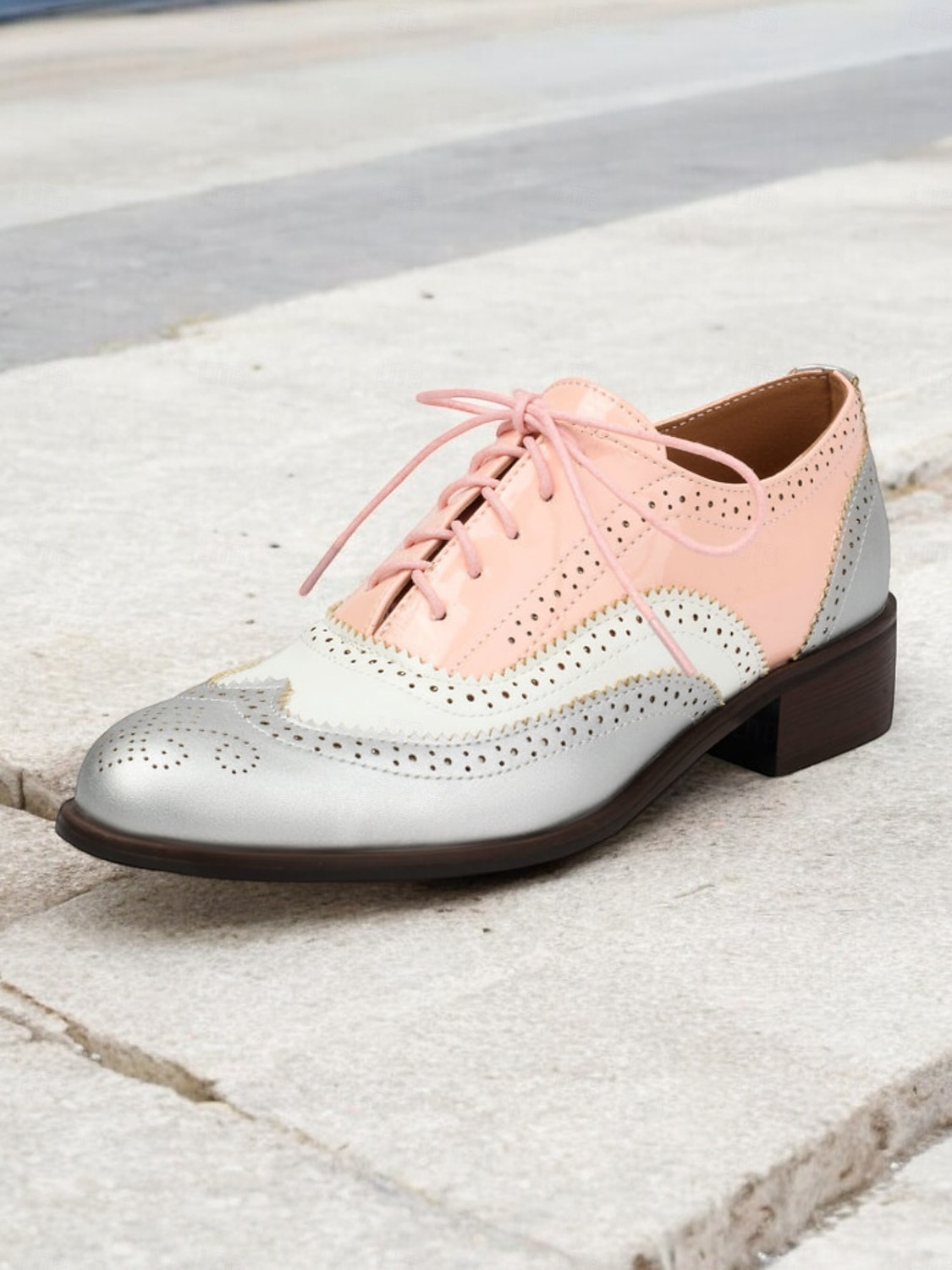 női piros és fekete lakkbőr oxford cipők brogue részletekkel – vintage stílusú fűzős formális cipő üzleti és hétköznapi viselethez 2025 - $54.99 –P3