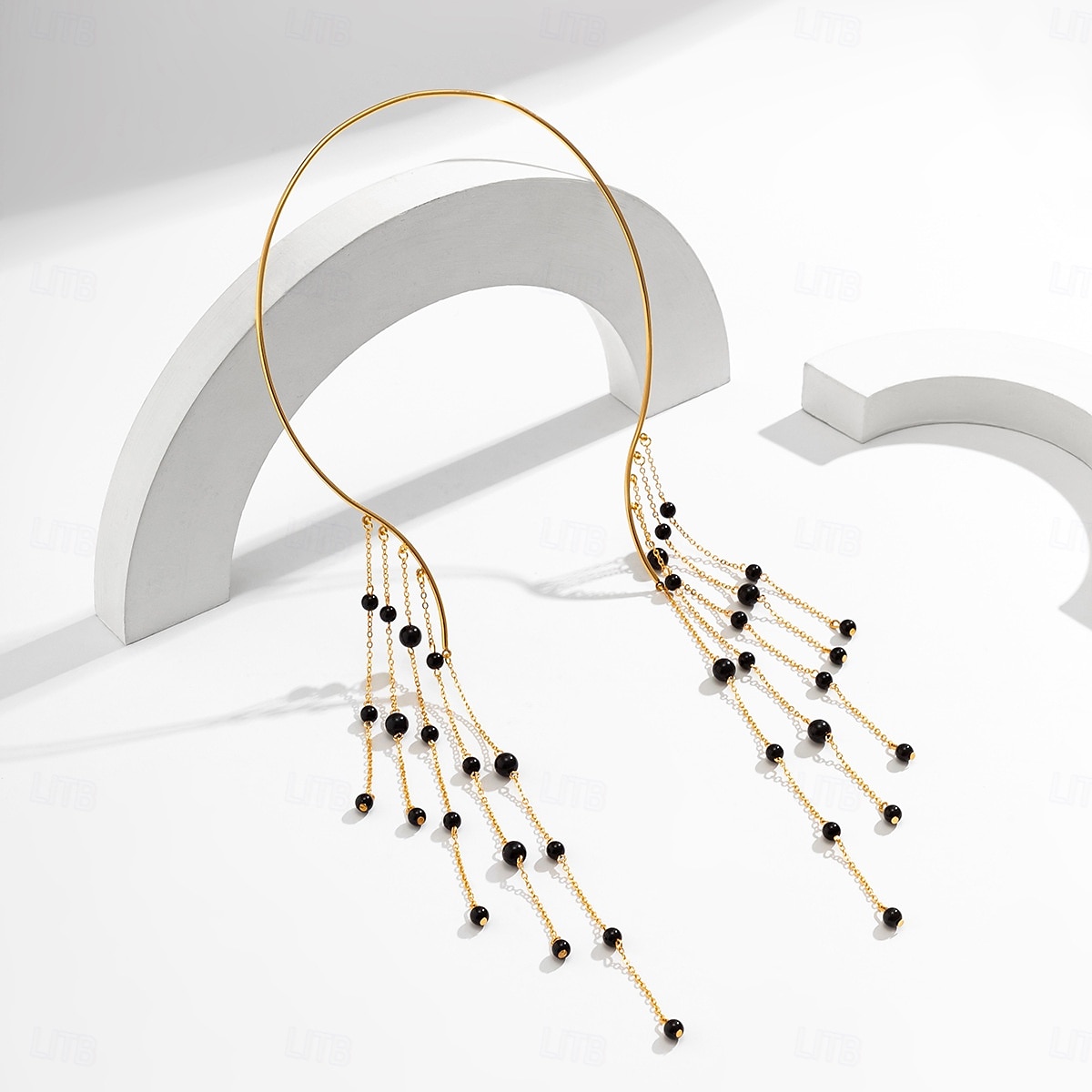 Collier ras du cou en cascade d'étoiles dorées pour femme avec élégantes chaînes à franges – bijoux tendance pour les occasions spéciales de 2025 ? $11.99 –P12