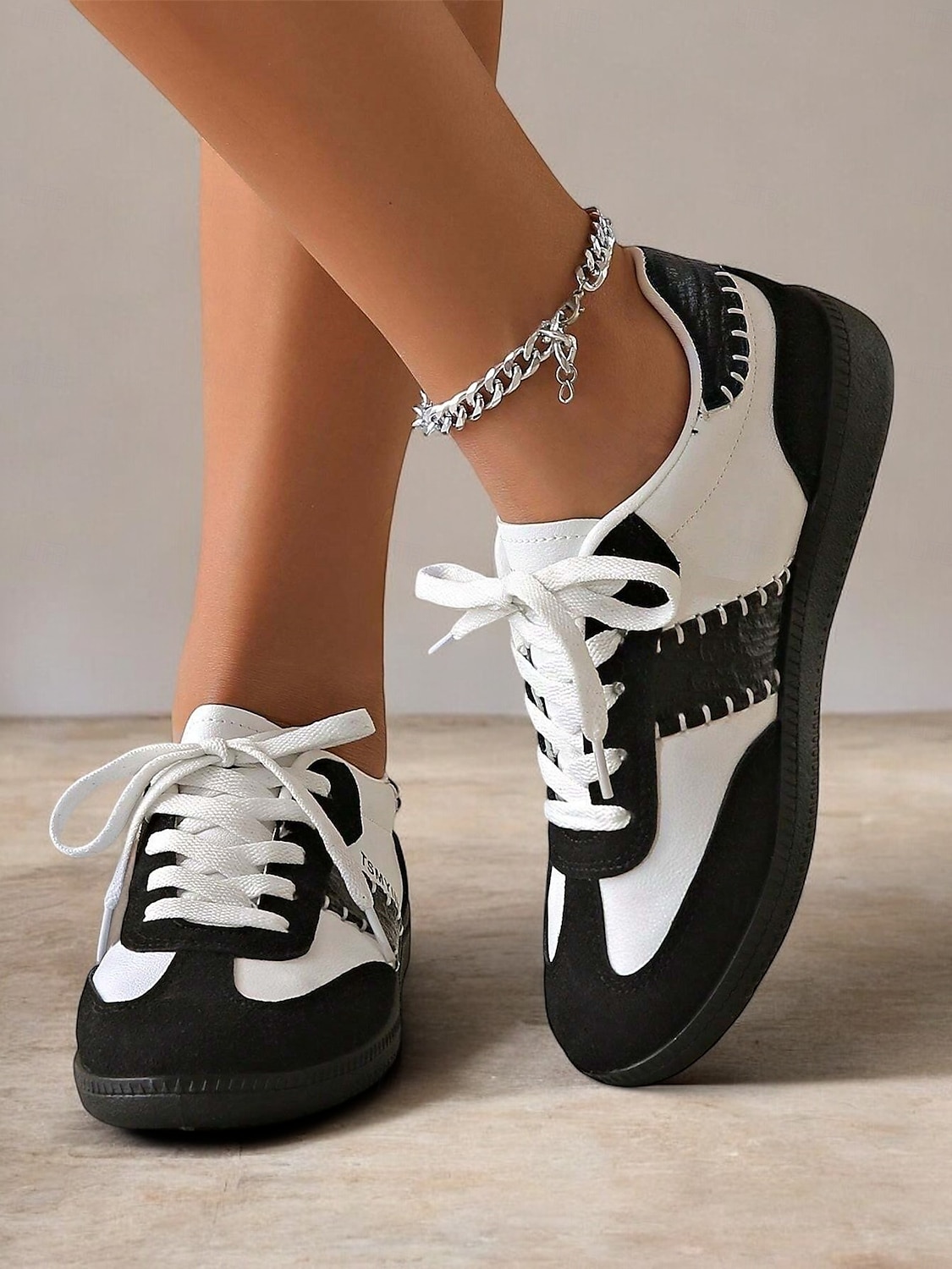 kvinnors retro svarta och vita sneakers med snörning - avslappnad lågtoppsdesign med mocka och tygdetaljer, bekväm sula för dagligt bruk och sportaktiviteter 2025 - $42.99 –P7