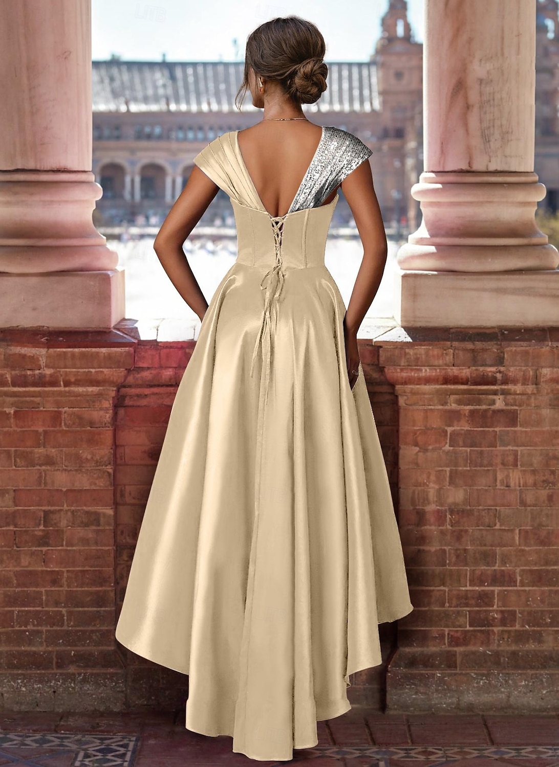 Abiti da cocktail A-Line Abito elegante Ospite di matrimonio Asimmetrico Maniche corte Collo a V Satin con pieghe glitterate Abiti del 2025 a $150.99 –P2