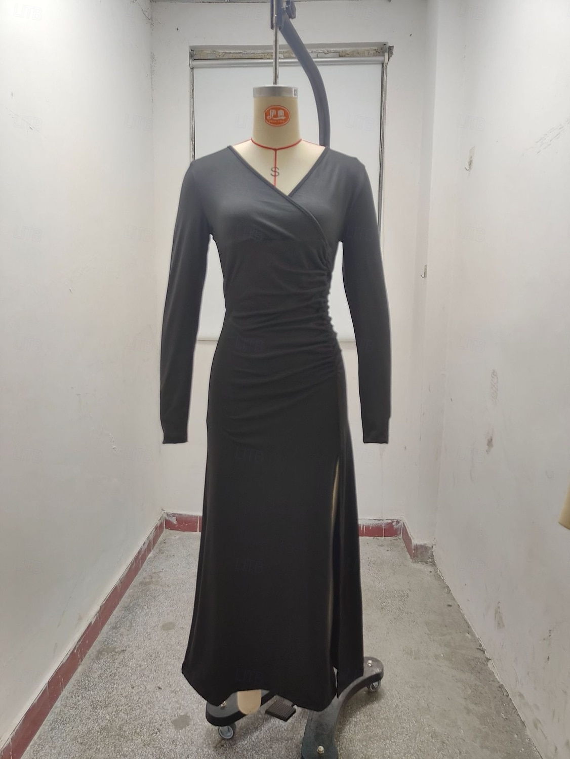 Damskie Sukienka maxi Czarna sukienka Sukienka na studniówkę Sukienka koktajlowa Suknia Moda Impreza Elegancka sukienka Impreza Regularny Jednokolorowe Długi rękaw W serek Zieleń wojskowa Czarny 2025 - $39.99 –P1