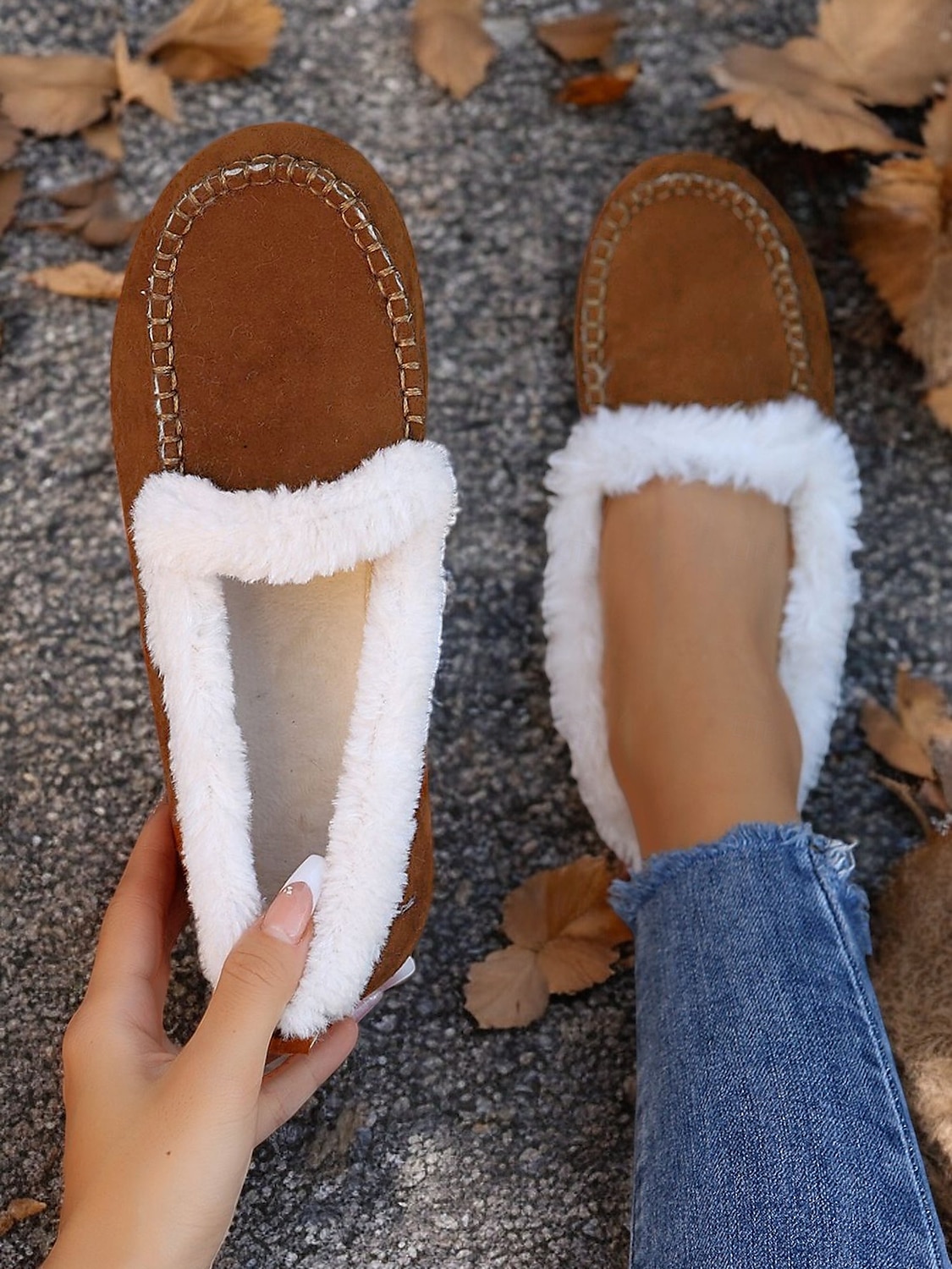 2025年 女性用フェイクスエードモカシンスリッパ - フェイクファーの裏地付き、ステッチのディテールが施された暖かい屋内外用ハウスシューズ  コレクション – $29.99 –P1
