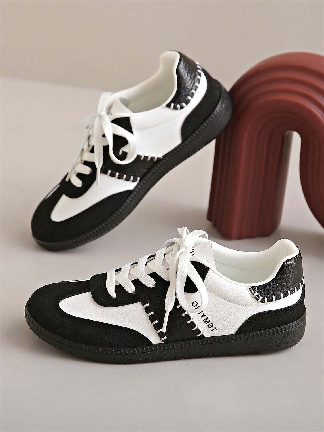 kvinnors retro svarta och vita sneakers med snörning - avslappnad lågtoppsdesign med mocka och tygdetaljer, bekväm sula för dagligt bruk och sportaktiviteter 2025 - $42.99 –P4