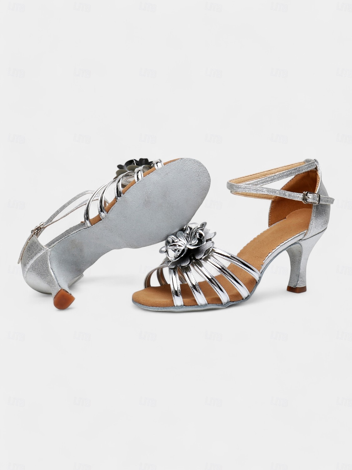 chaussures de danse à lanières argentées pour femmes avec détails floraux et semelle en daim – talons confortables pour les événements de salon et de fête latins de 2025 ? $34.99 –P4