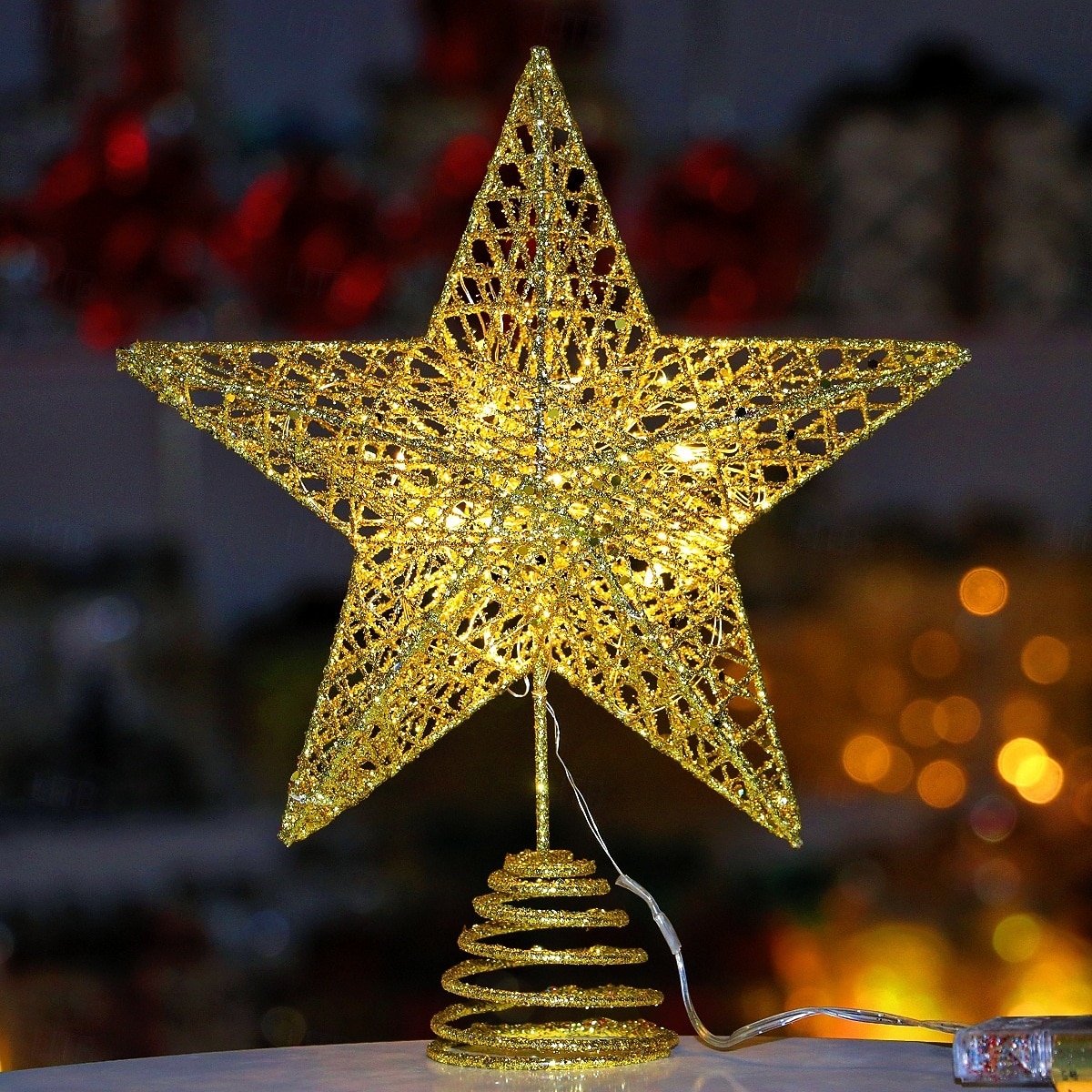Puntale per albero di Natale con stella e luce a LED, stella a cinque punte in ferro 3D con glitter, decorazione per albero da appendere, regalo per decorazioni natalizie da tavolo per la casa del 2025 a $6.99 –P1