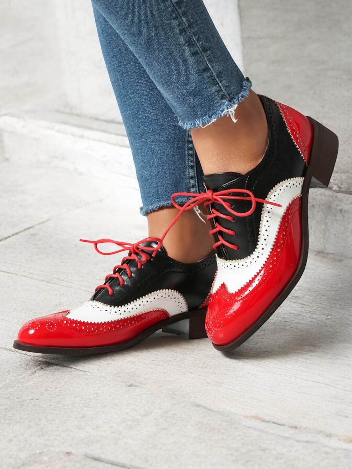 női piros és fekete lakkbőr oxford cipők brogue részletekkel – vintage stílusú fűzős formális cipő üzleti és hétköznapi viselethez 2025 - $54.99 –P5