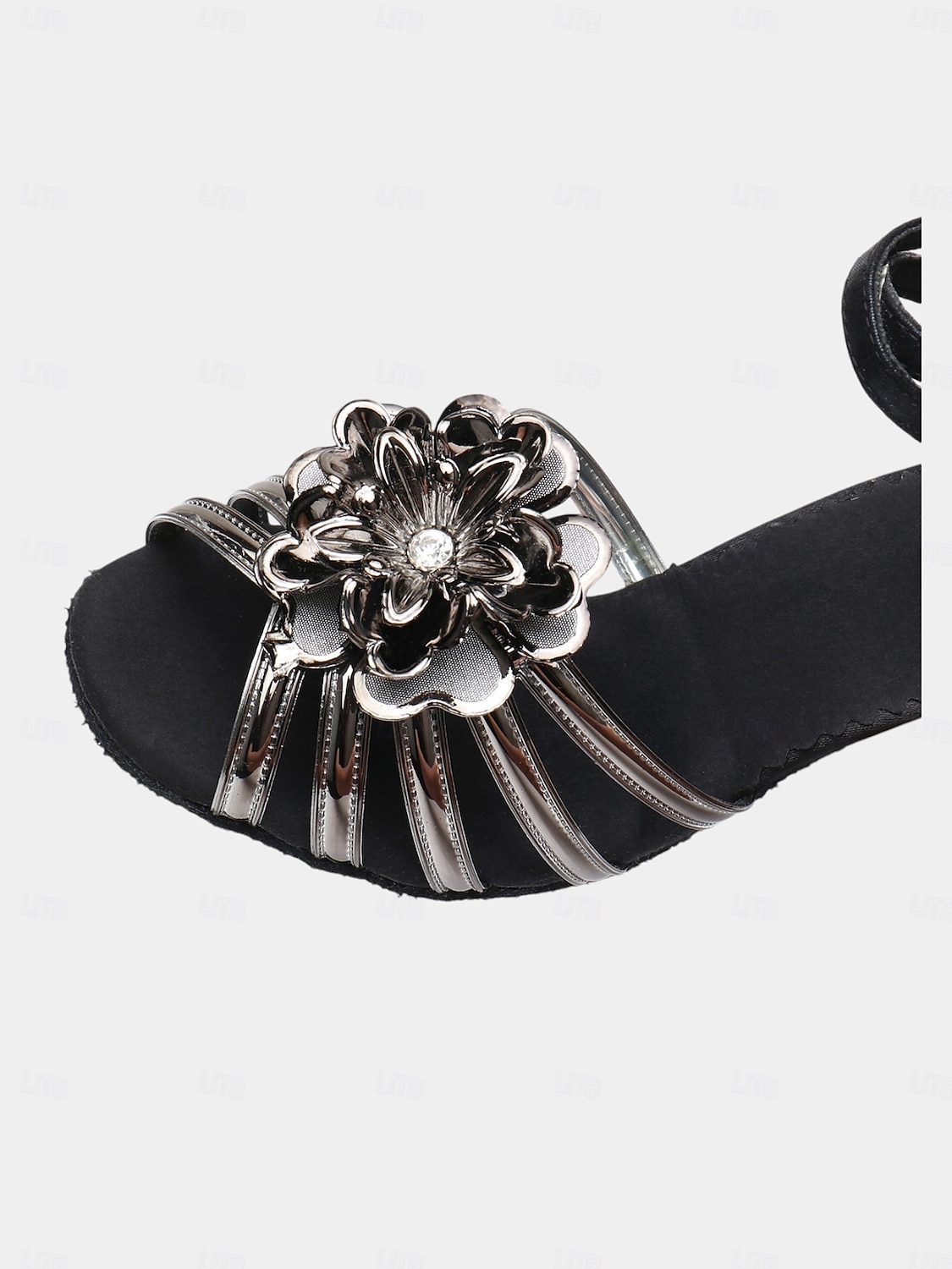 chaussures de danse à lanières argentées pour femmes avec détails floraux et semelle en daim – talons confortables pour les événements de salon et de fête latins de 2025 ? $34.99 –P9