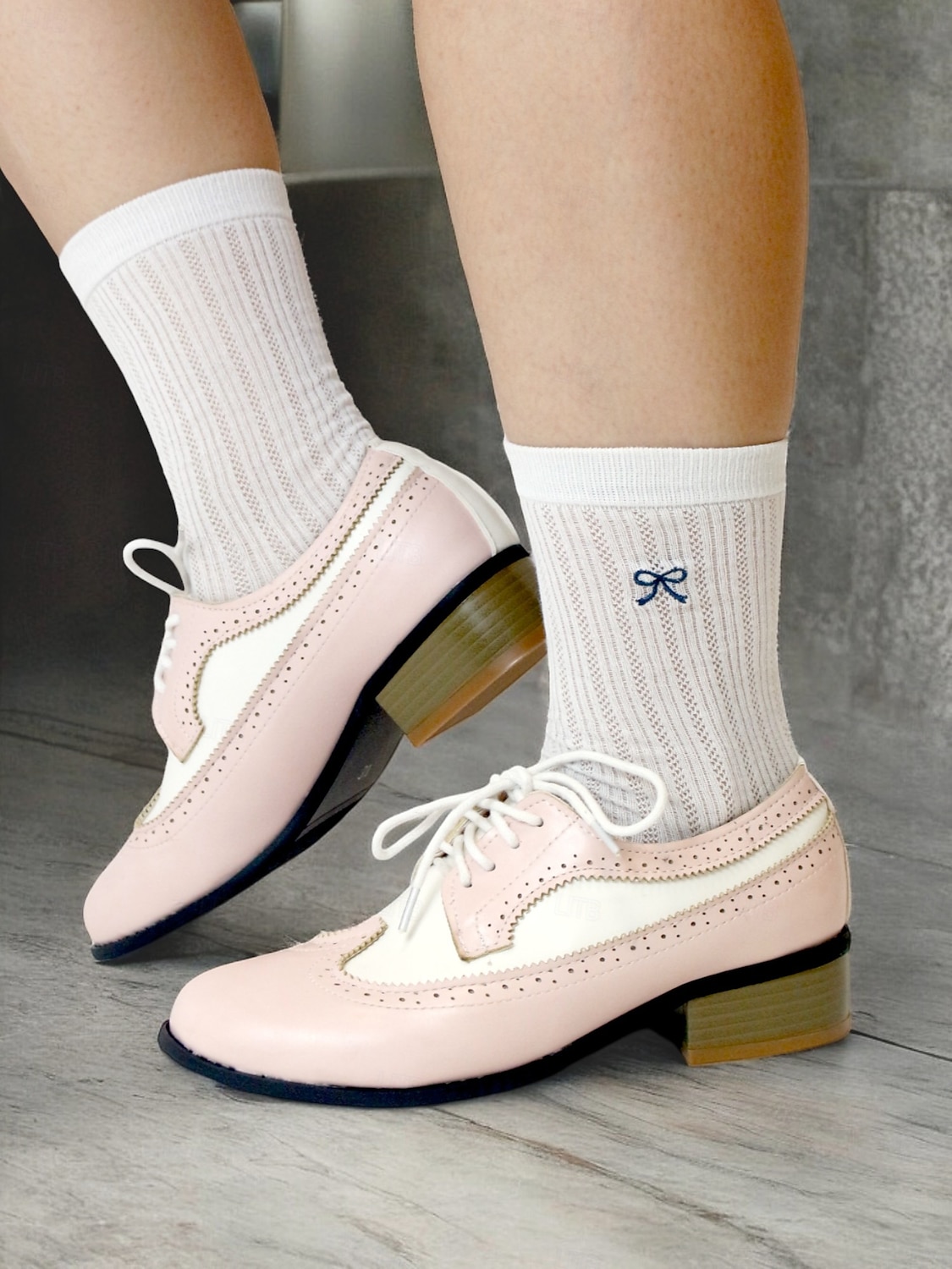 Sapatos oxford vintage femininos de dois tons - brogue rosa e branco com cadarço e salto baixo para um estilo retrô e uso diário de 2025 por $46.99 –P2