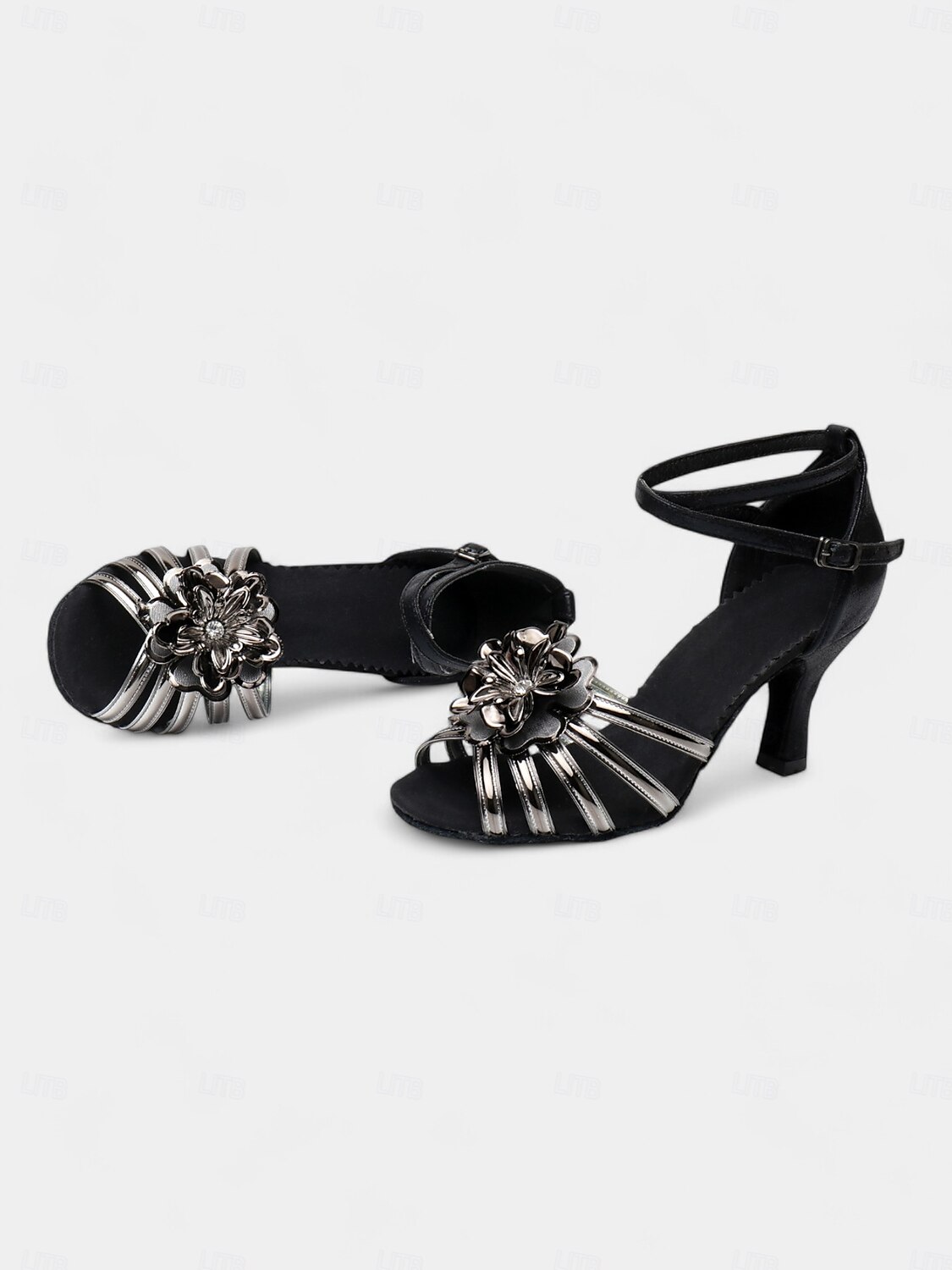 chaussures de danse à lanières argentées pour femmes avec détails floraux et semelle en daim – talons confortables pour les événements de salon et de fête latins de 2025 ? $34.99 –P7