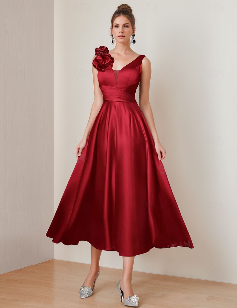Abiti da cocktail A-Line Abito elegante Cerimonia Lunghezza tè Maniche lunghe Collo a gioiello Satin con fiore sulla spalla Abiti del 2025 a $167.99 –P1