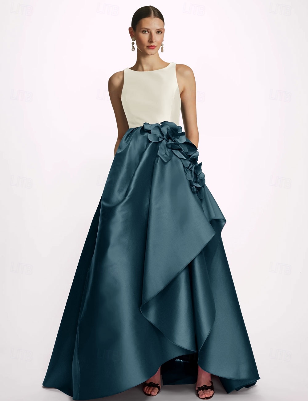 Blau A-Linie Abendgarderobe Elegantes Kleid Formal Fußlänge Ärmellos Juwelenhals Tasche Satin mit Applikationen 2025 - $189.99 –P1