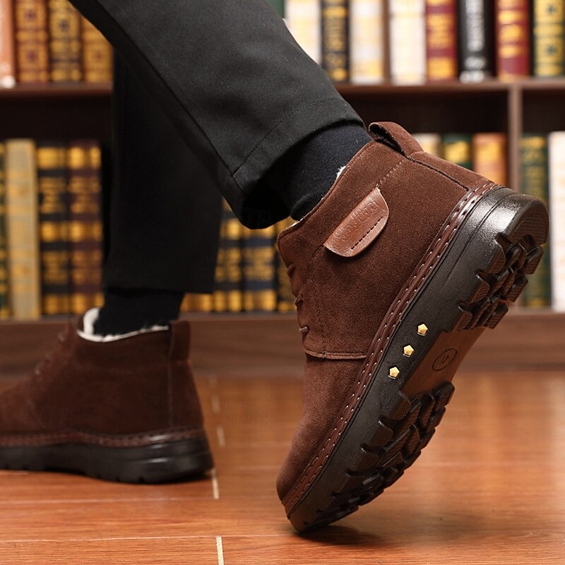 Botines de ante sintético marrón para hombre con forro de felpa cálido y suela antideslizante, ideales para usar al aire libre en invierno. 2025 - $46.99 –P1