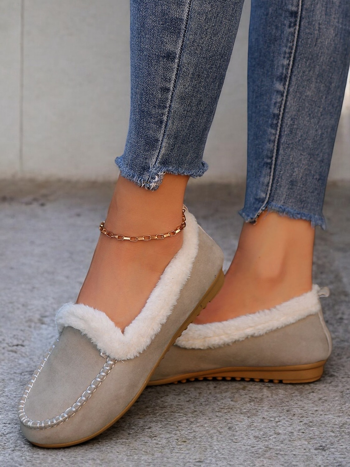 2025年 女性用フェイクスエードモカシンスリッパ - フェイクファーの裏地付き、ステッチのディテールが施された暖かい屋内外用ハウスシューズ  コレクション – $29.99 –P2