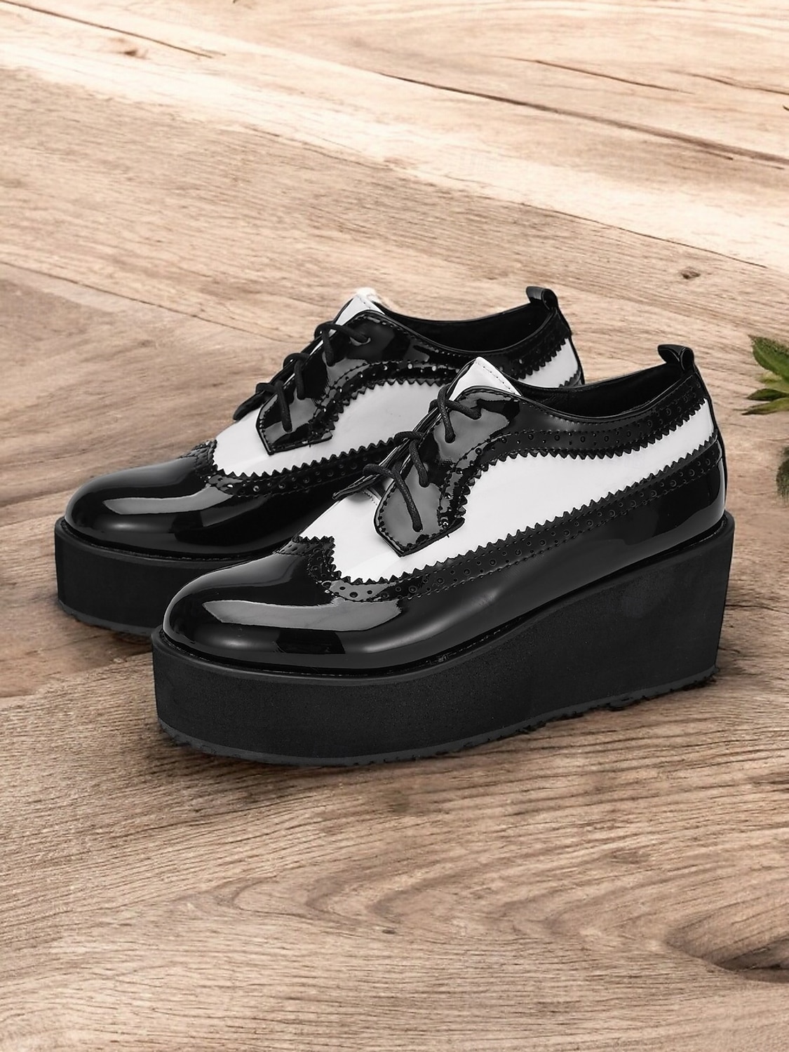 schwarz-weiße Damen-Brogue-Oxfords mit Plateausohle – Schnürschuhe aus Vintage-Lackleder mit dicker Sohle 2025 - $54.99 –P2