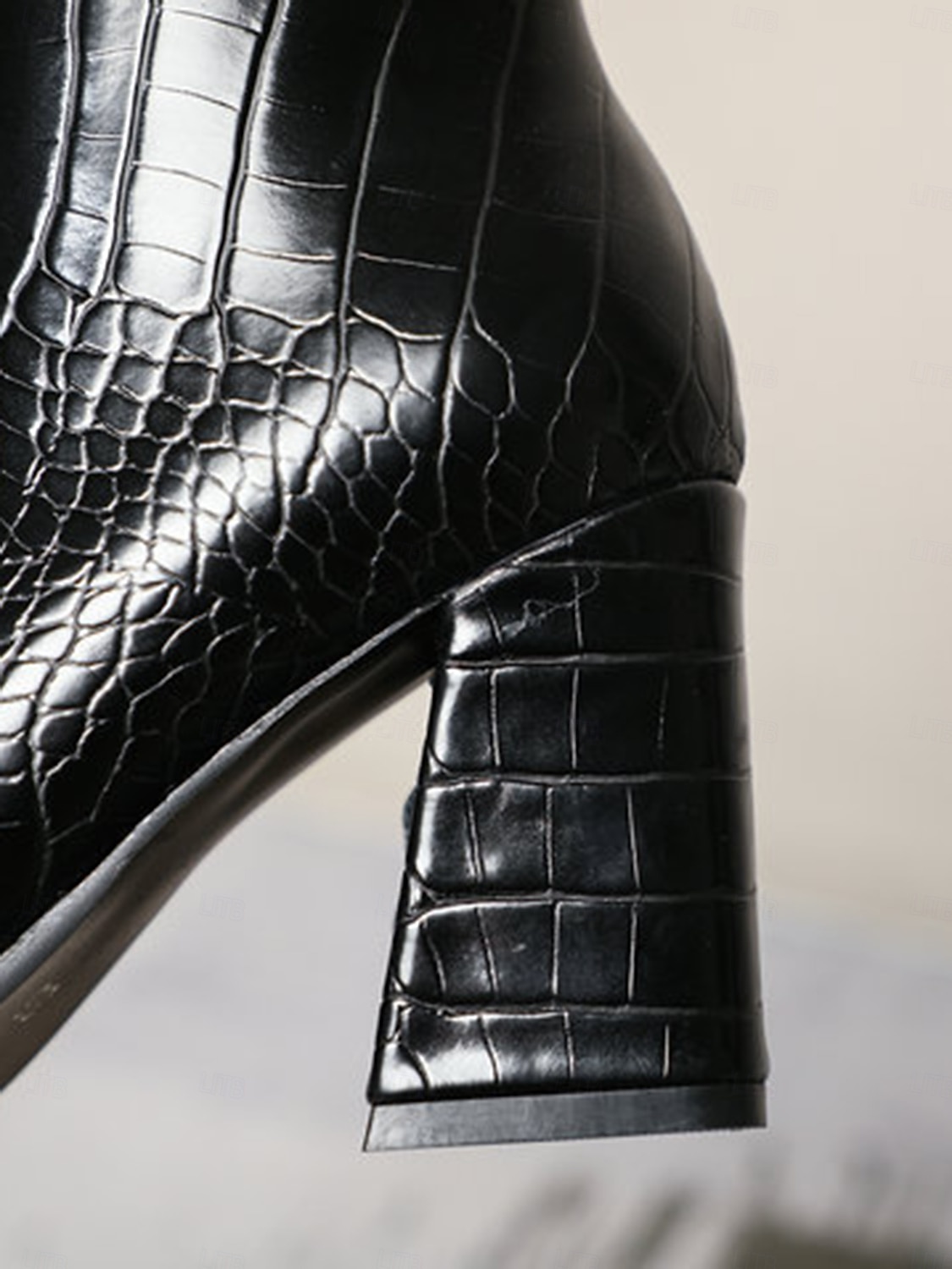 Grüne Stiefeletten aus Kunstleder mit Krokodilprägung für Damen mit Blockabsatz und spitzer Zehenpartie – ideal für legere oder elegante Anlässe 2025 - $59.99 –P10