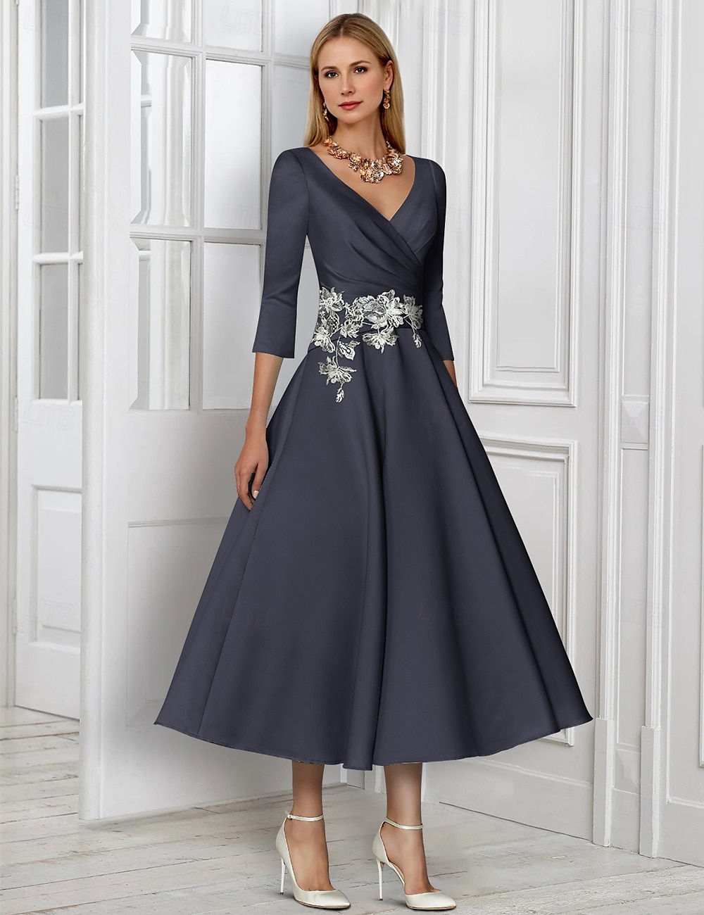 Abito A-Line Verde Navy Madre della Sposa Abito Elegante Semplice V Neck Lunghezza Caviglia Satin Manica 3/4 con Pizzo Arricciato Sequin Abito per il Giorno delle Corse del 2025 a $143.99 –P1