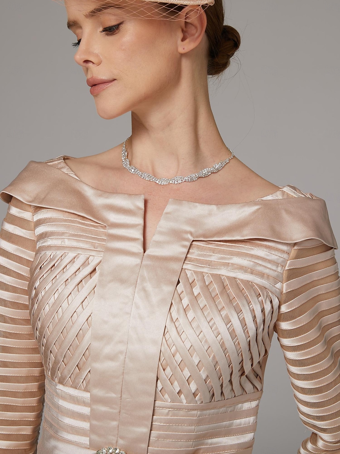 Sukienka w Kształcie Sheath Garnitur Sukienka Matki Panny Młodej Elegancka Urocza Plus Size Dekolt Bateau Długość do Kolan Satynowa Rękaw 3/4 Długość Herbaciana z Wstążką  Kryształami Sukienka na 2025 - $227.99 –P7