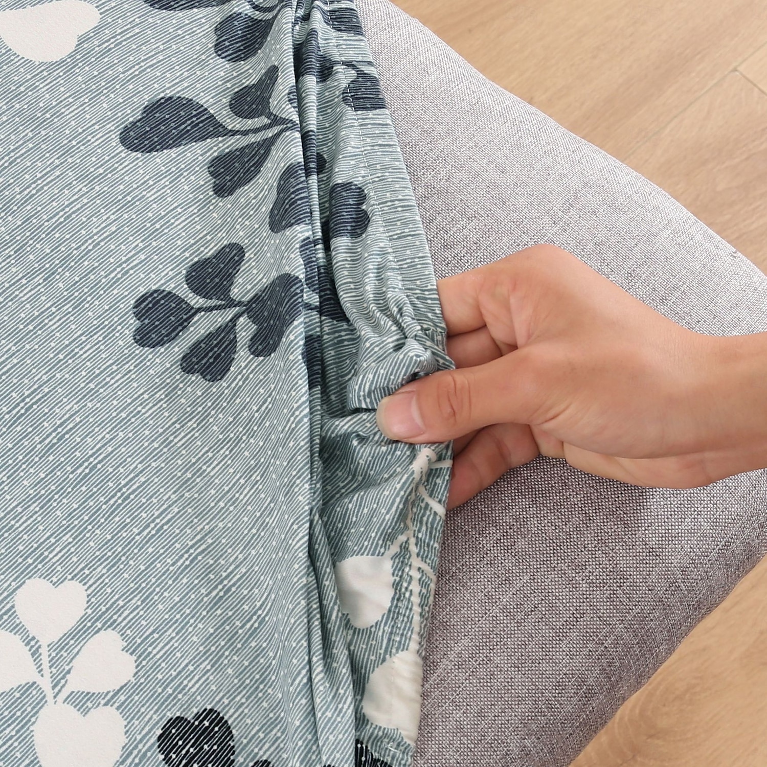 Housse de siège de chaise extensible et durable, idéale pour protéger et rafraîchir les sièges de chaise, ajoute confort et style aux chaises de salle à manger, de bureau ou de salon de 2025 ? $10.99 –P12