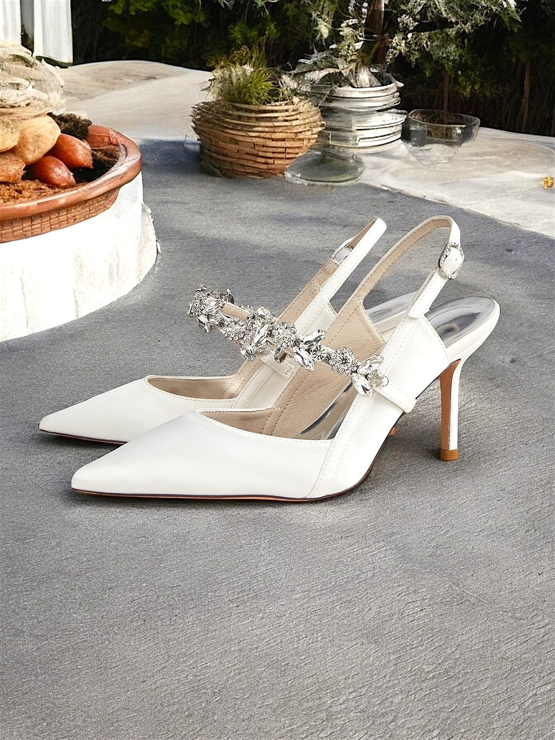 scarpe col tacco da donna in raso bianco con cinturino posteriore e decorazioni in strass – eleganti scarpe a punta per matrimoni e occasioni formali del 2025 a $64.99 –P1