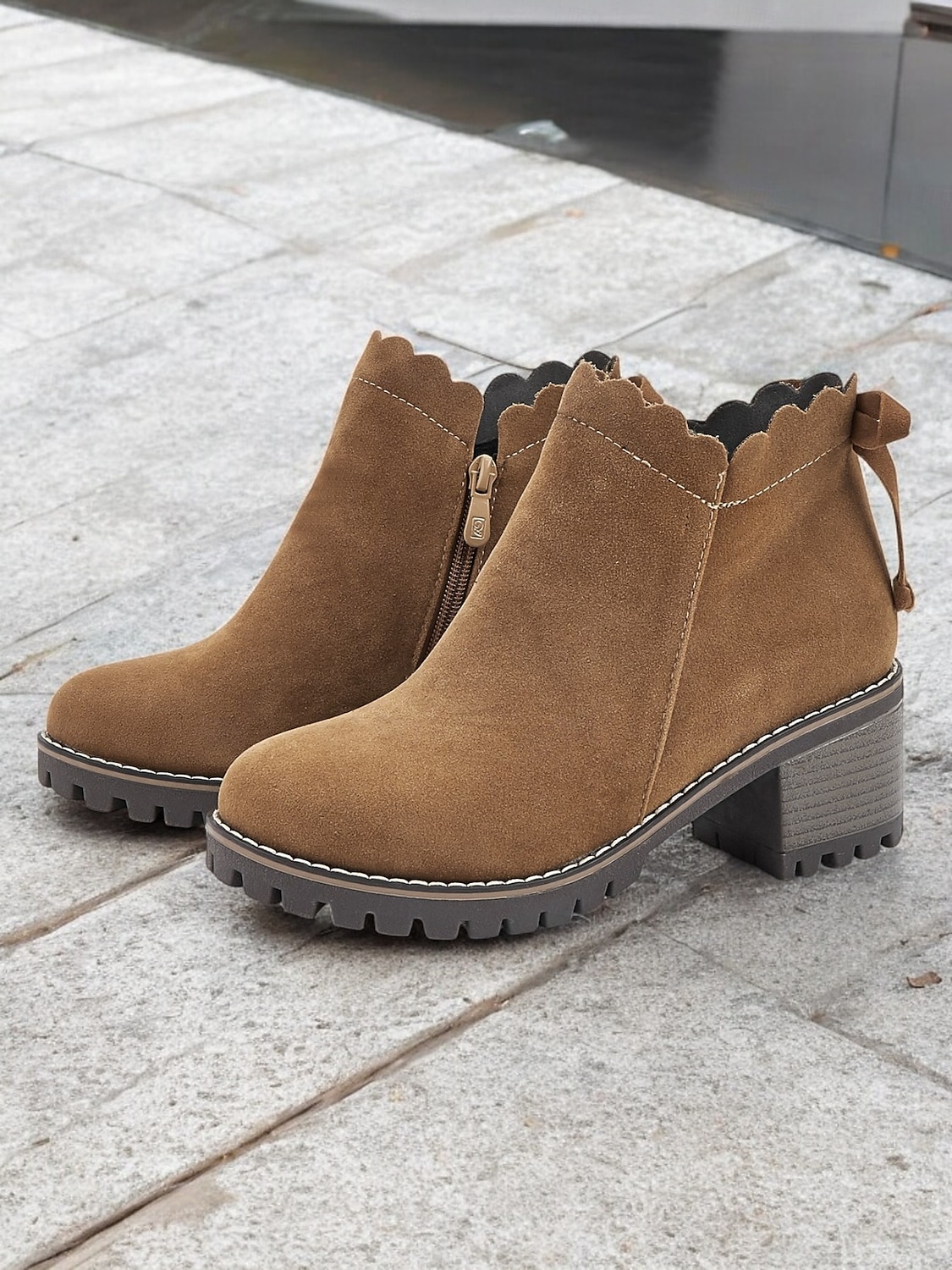 braune Wildlederstiefeletten für Damen mit gewelltem Rand und Blockabsatz – lässiger Vintage-Stil für jeden Tag 2025 - $54.99 –P3