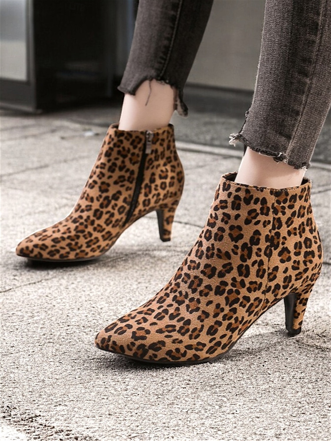 dámské kotníkové boty s leopardím vzorem se špičatou špičkou a jehlovým podpatkem - trendy botičky se zvířecím vzorem na podzim a zimu 2025 - $32.99 –P8