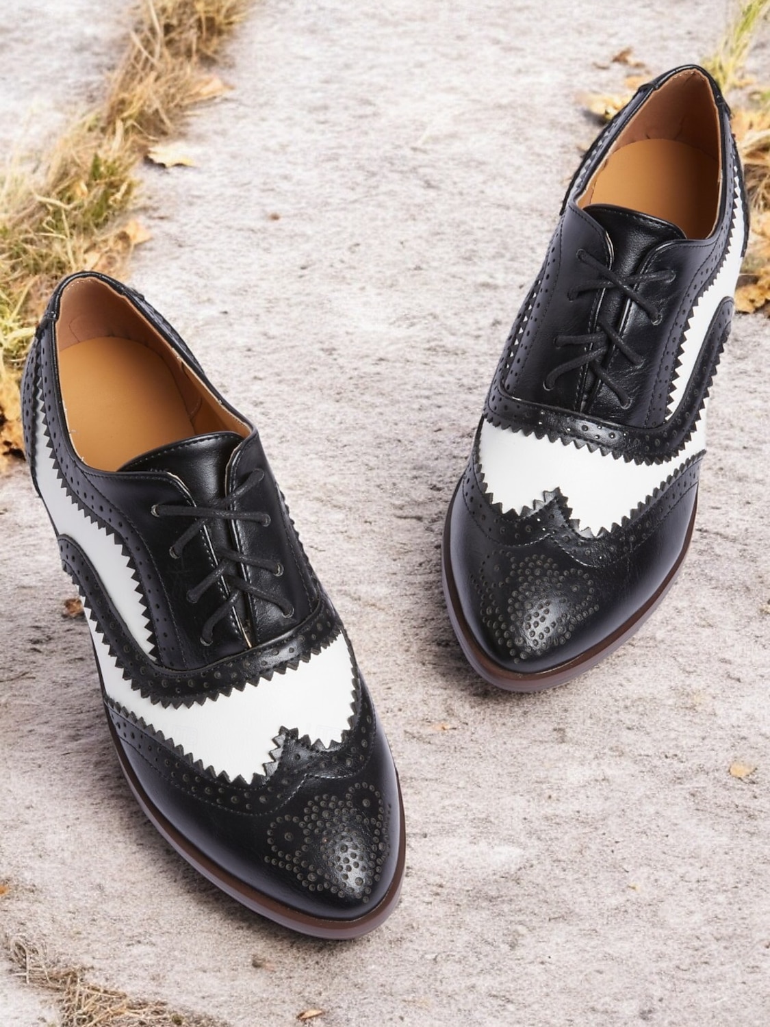 chaussures richelieu brogue noires et blanches pour femmes - chaussures habillées vintage en similicuir à bout golf bicolore pour occasions formelles de 2025 ? $54.99 –P5