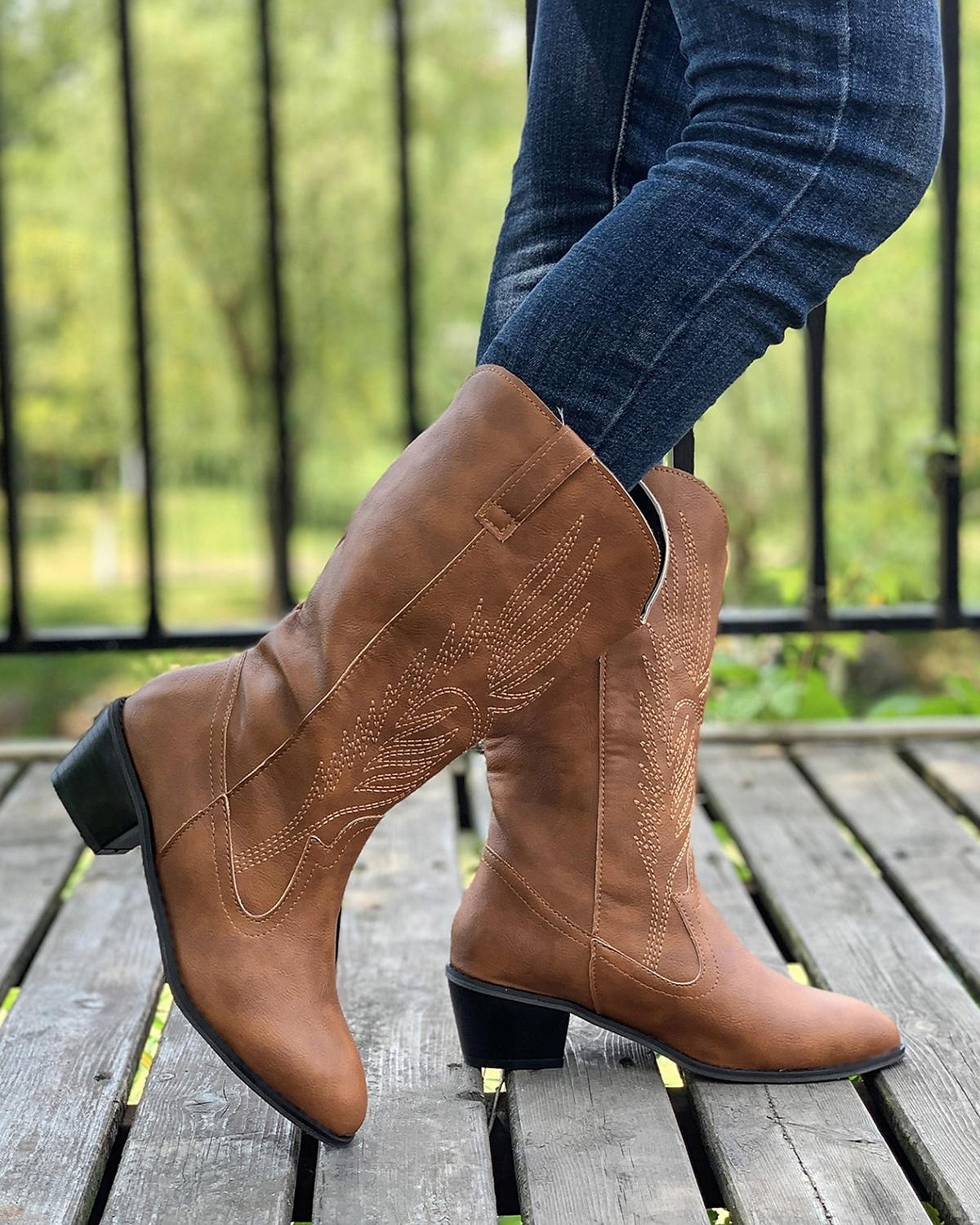 damskie kowbojskie buty w stylu western – klasyczne, sięgające do połowy łydki, brązowe, ze sztucznej skóry z haftowanym wzorem, idealne na co dzień, na festiwale i do strojów wiejskich 2025 - $42.99 –P4