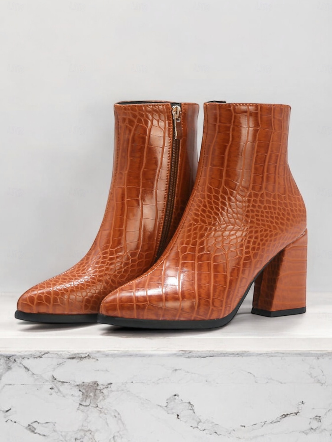 Grüne Stiefeletten aus Kunstleder mit Krokodilprägung für Damen mit Blockabsatz und spitzer Zehenpartie – ideal für legere oder elegante Anlässe 2025 - $59.99 –P13
