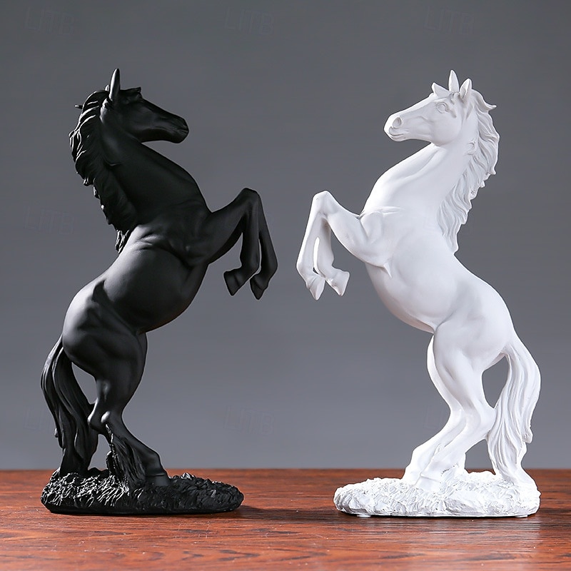 eleganti statue di cavalli in resina, un set di tre maestosi cavalli in nero, bianco e dorato, perfetti per l'arredamento della casa, adatti per ingressi, carrelli bar, soggiorni e uffici del 2025 a $20.99 –P3