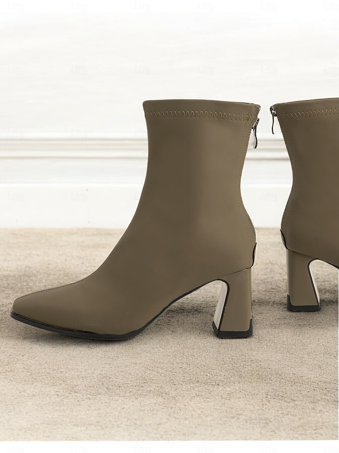 bottines taupe élégantes pour femmes avec talons carrés, fermeture à glissière et détails de couture chics - parfaites pour la mode d'automne, les sorties décontractées et les tenues de bureau de 2025 ? $64.99 –P3