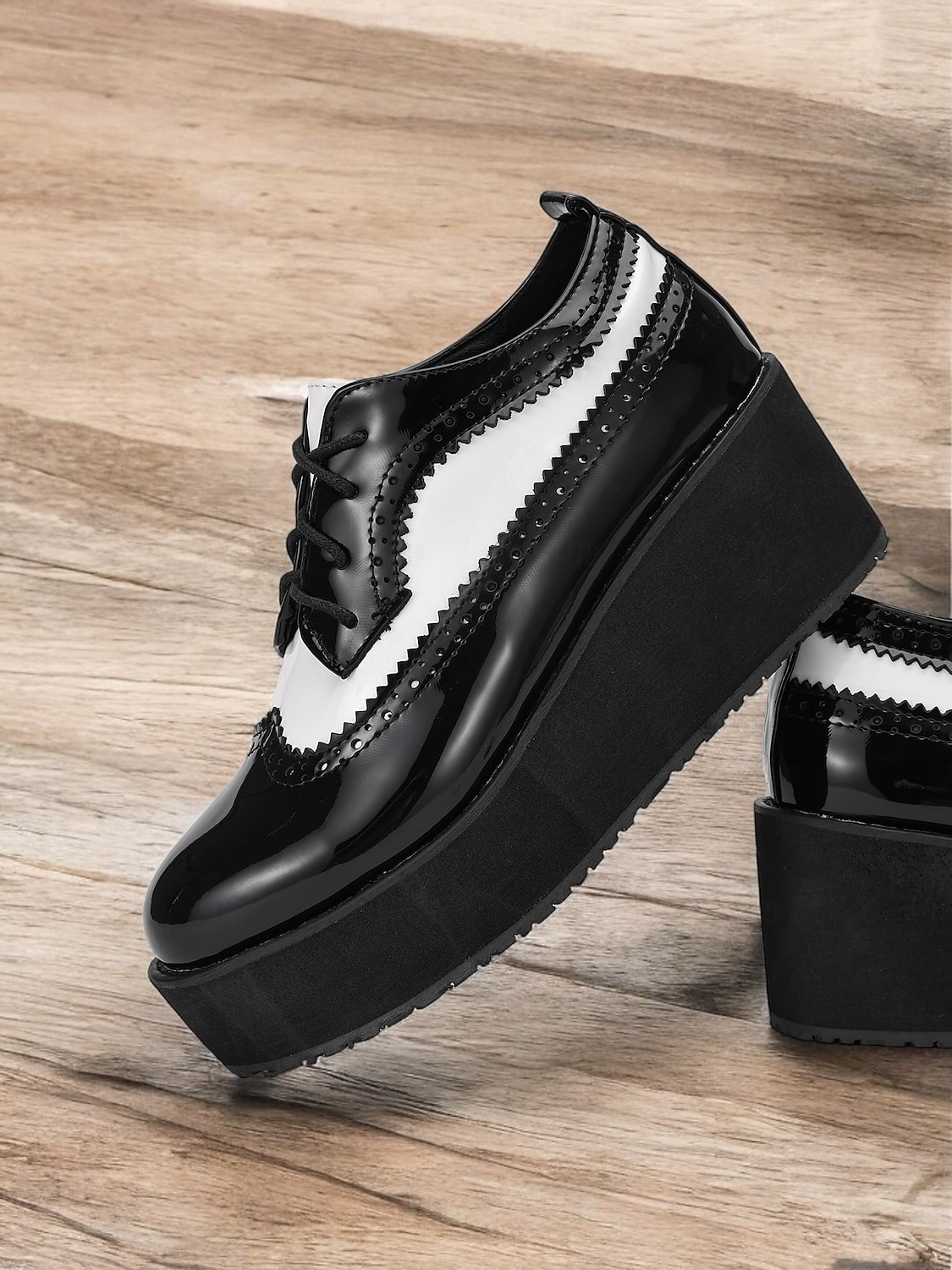 schwarz-weiße Damen-Brogue-Oxfords mit Plateausohle – Schnürschuhe aus Vintage-Lackleder mit dicker Sohle 2025 - $54.99 –P1
