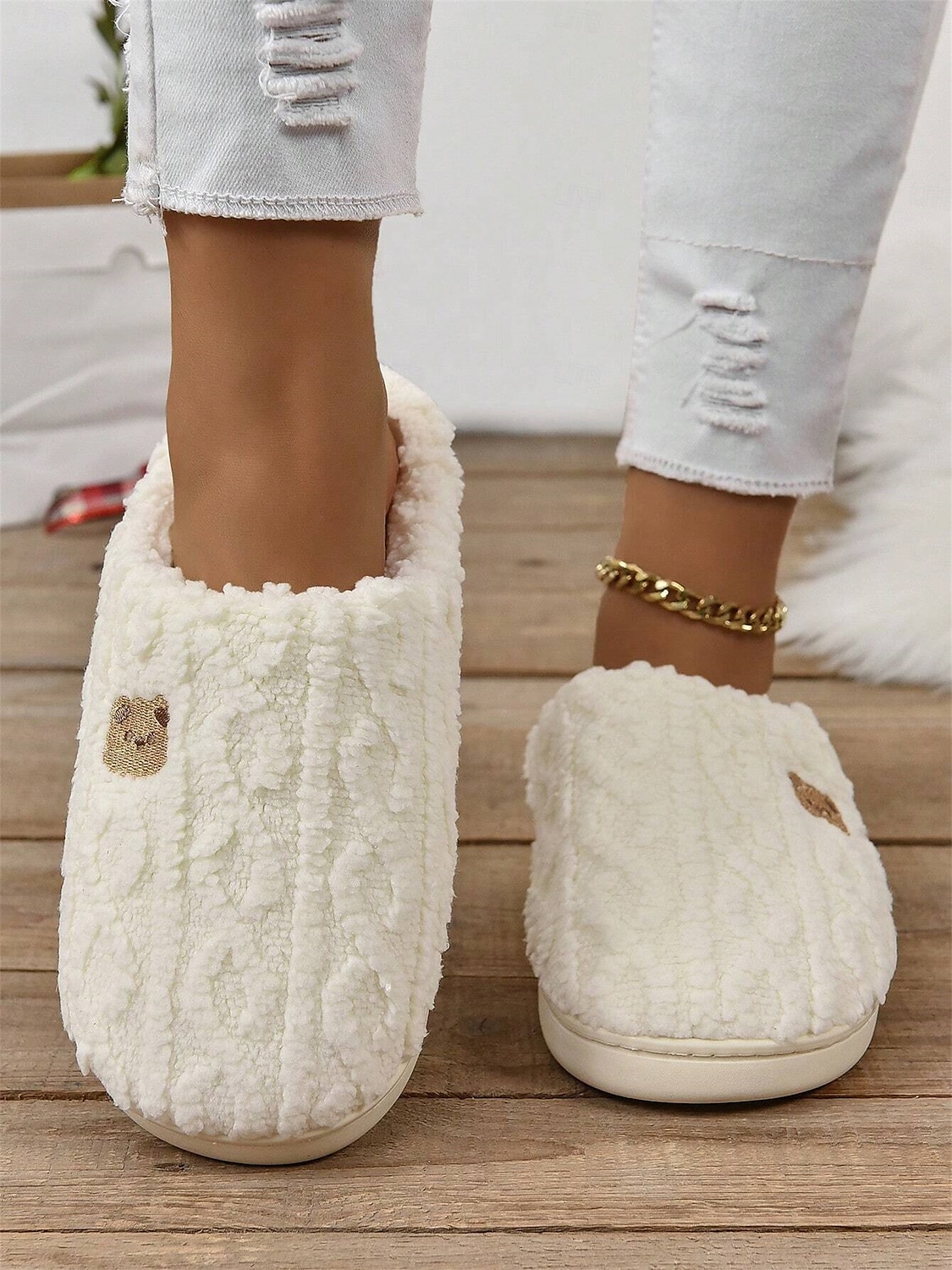chinelos de lã aconchegantes para mulheres com bordados adoráveis de urso – sapatos quentes para casa dentro de casa para conforto no inverno de 2025 por $14.99 -P1