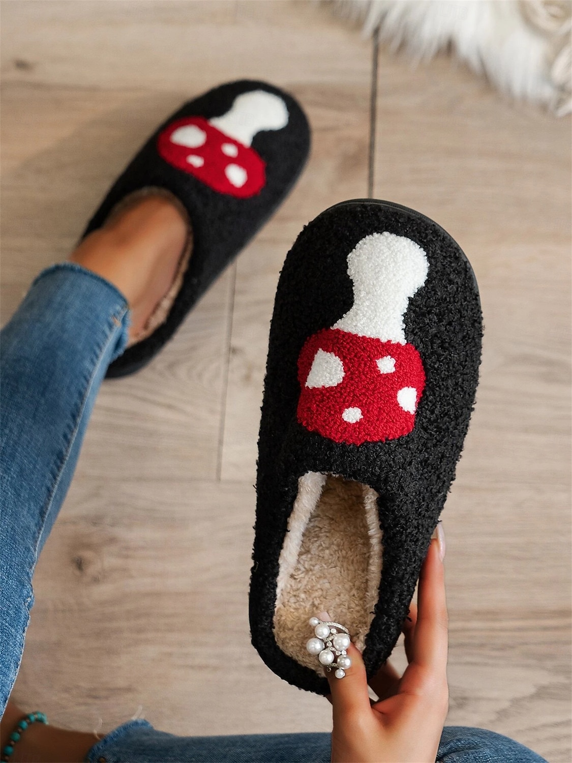 pantofole da interno nere comode da donna con ricamo a forma di fungo rosso - fodera in peluche, suola antiscivolo, perfette per il relax invernale in casa del 2025 a $18.99 –P9