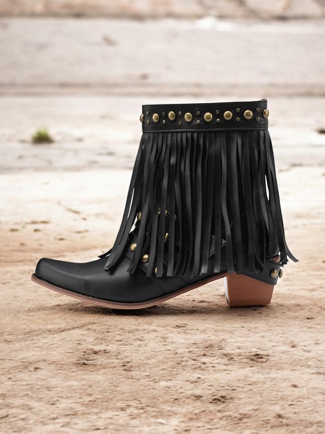 czarne botki damskie w stylu western z frędzlami i ćwiekami – modne obuwie inspirowane stylem boho na festiwale i na co dzień 2025 - $59.99 –P1