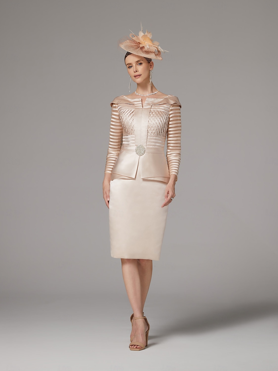 Sukienka w Kształcie Sheath Garnitur Sukienka Matki Panny Młodej Elegancka Urocza Plus Size Dekolt Bateau Długość do Kolan Satynowa Rękaw 3/4 Długość Herbaciana z Wstążką  Kryształami Sukienka na 2025 - $227.99 –P6