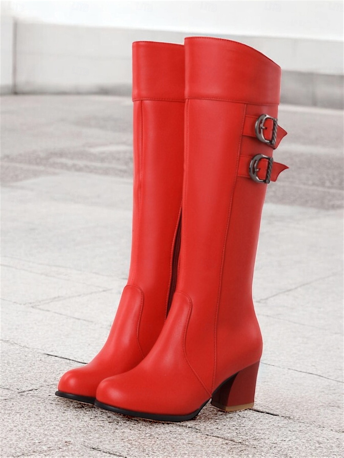 bottes blanches hautes pour femmes avec détail à double boucle – bottes à talon bloc élégantes pour les tenues d'hiver et décontractées de 2025 ? $59.99 –P12